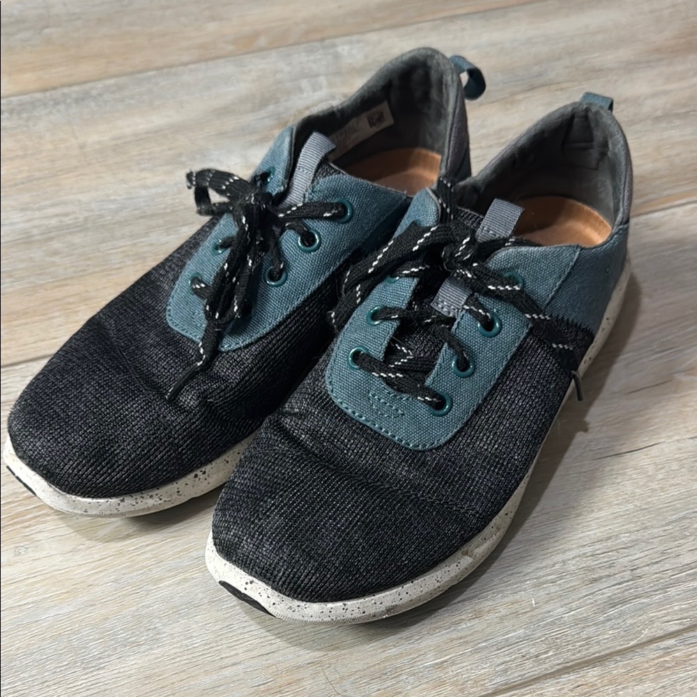 Black and Blue Sleek Low-Top Sneakers